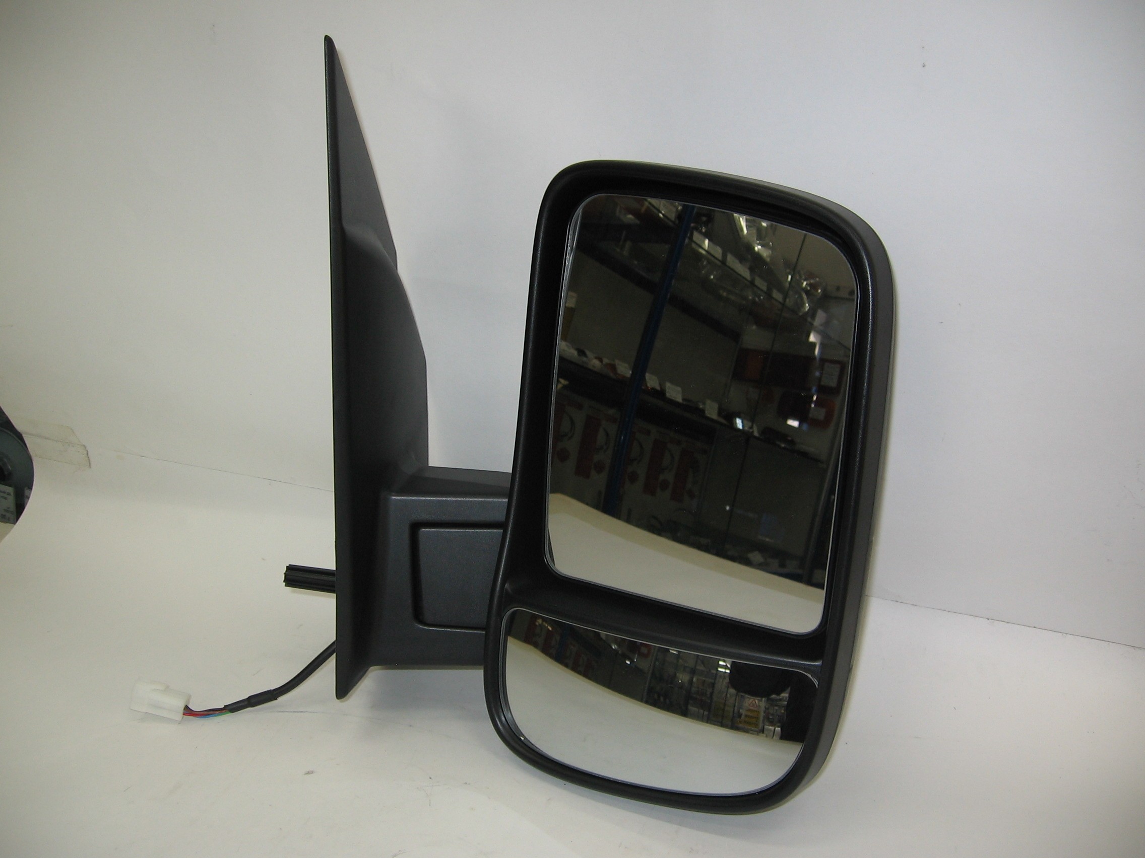 зеркало наружное с ручным приводом и обогревом правое